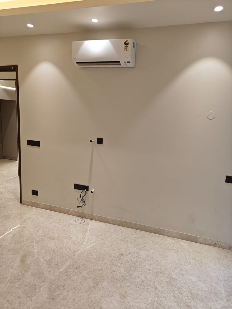 Room, sector 48 4 Bedroom 2700 Sq.Ft. Builder Floor In Sector 48 Gurgaon 9700142