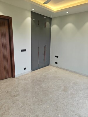 Room in 4 BHK Builder Floor at Sector 48 – for Rent