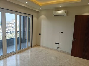 Room in 4 BHK Builder Floor at Sector 48 – for Rent