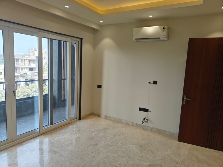 Room, sector 48 4 Bedroom 2700 Sq.Ft. Builder Floor In Sector 48 Gurgaon 9700142