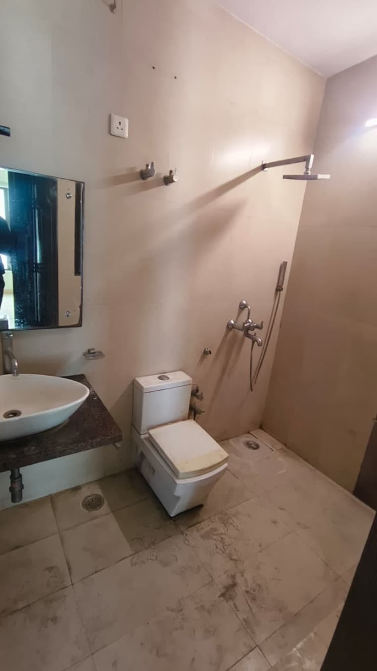 Bathroom, palam vihar 3 Bedroom 1600 Sq.Ft. Builder Floor In Palam Vihar Gurgaon 9700138