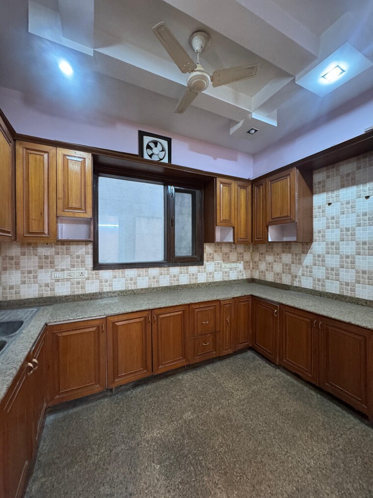 Kitchen, safdarjung enclave 3 Bedroom 1935 Sq.Ft. Builder Floor In Safdarjung Enclave Delhi 9700162