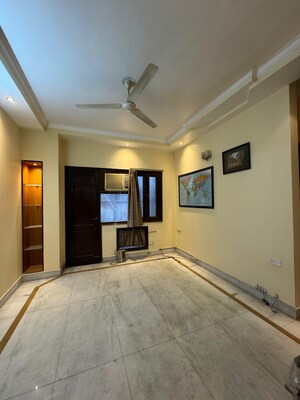 Room in 3 BHK Builder Floor at Safdarjung Enclave – for Sale
