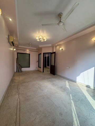 Room in 3 BHK Builder Floor at Safdarjung Enclave – for Sale