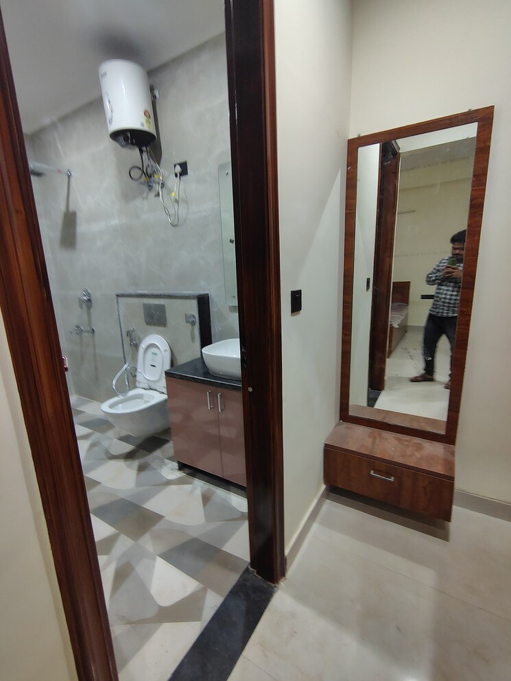 Bathroom, sector 23a 3 Bedroom 5265 Sq.Ft. Builder Floor In Sector 23a Gurgaon 9700148