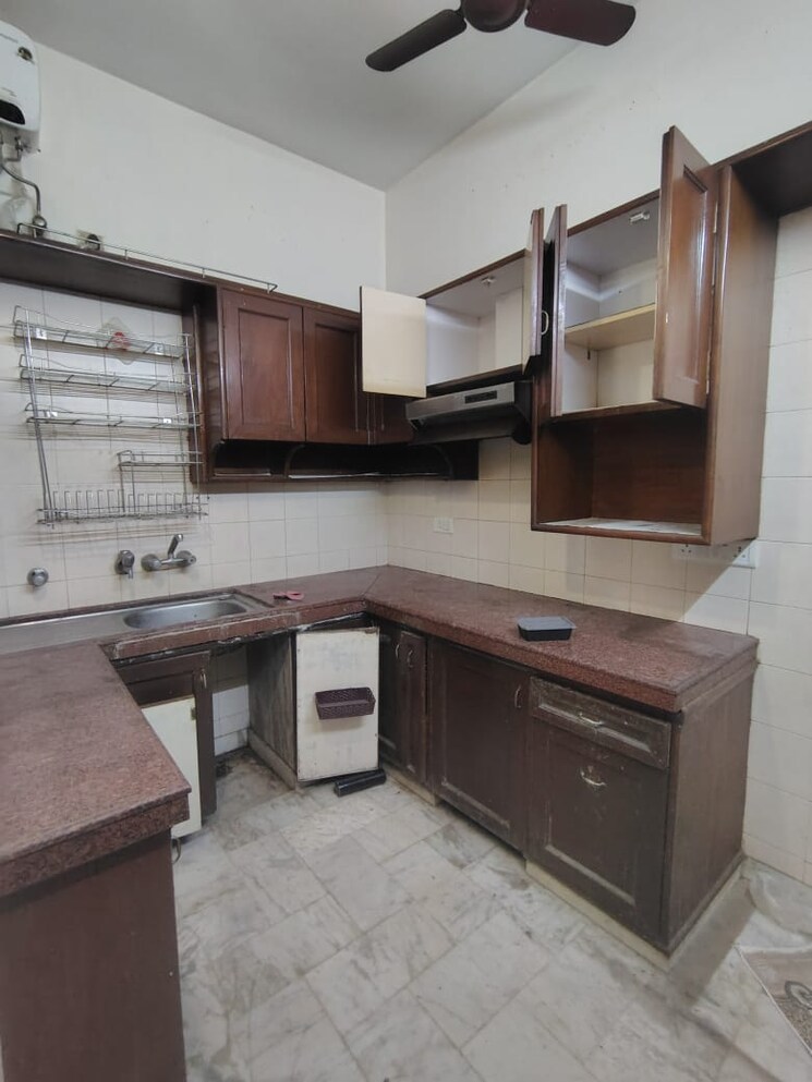 Kitchen, sector 23a 3 Bedroom 5268 Sq.Ft. Builder Floor In Sector 23a Gurgaon 9700912