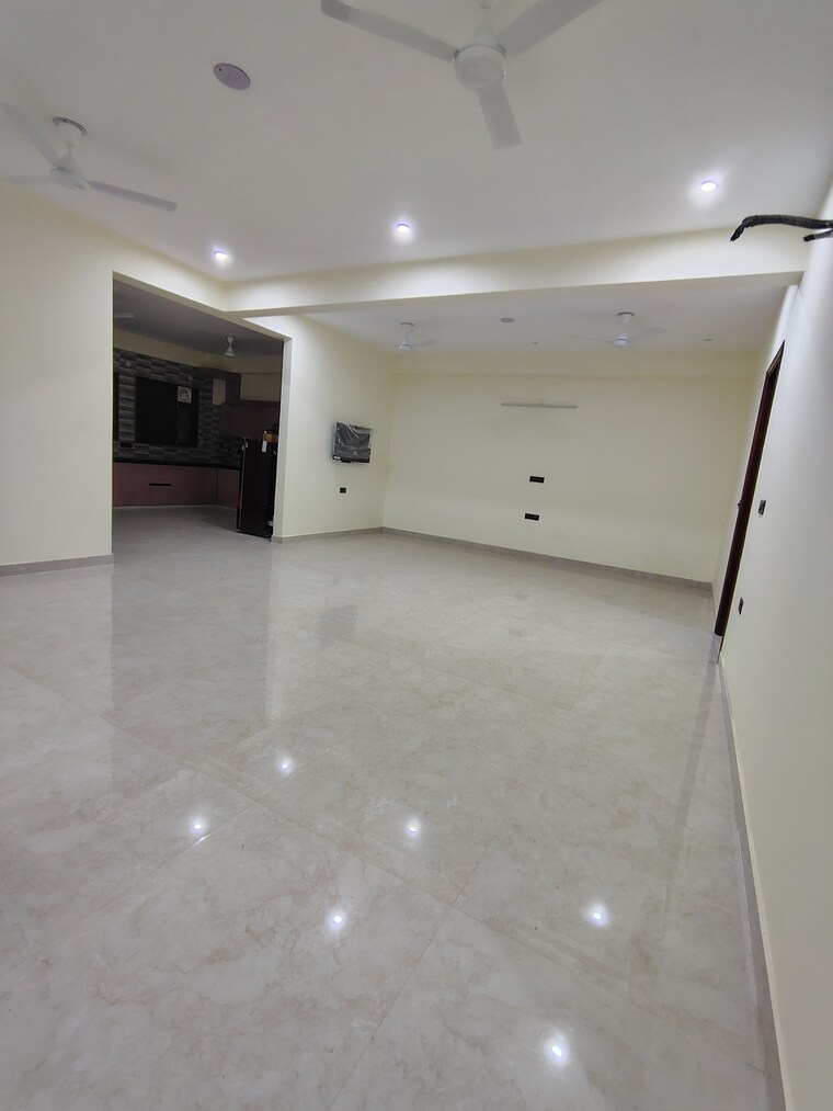 Room, sector 23a 3 Bedroom 5267 Sq.Ft. Builder Floor In Sector 23a Gurgaon 9700910