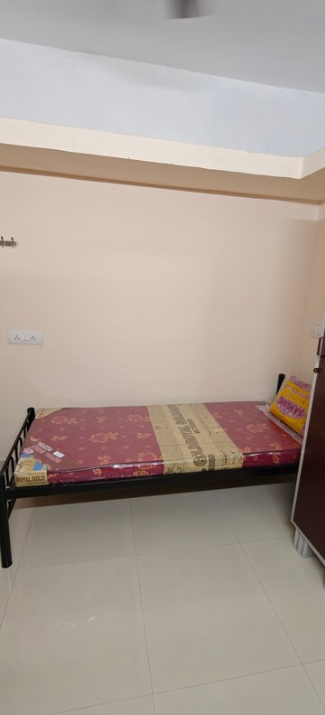 Bedroom in  Pg at Gokhalenagar – for Rent