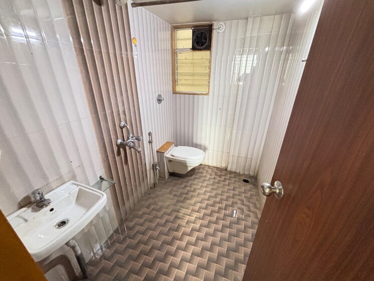 Bathroom, gund-and-pethe-life-square 2 Bedroom 860 Sq.Ft. Apartment In Lohgaon Pune 9700574