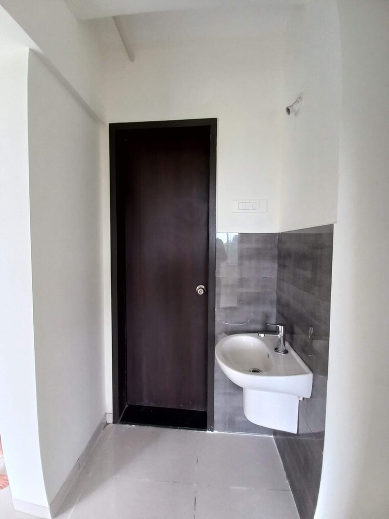 Bathroom, paranjape-abhiruchi-parisar 2 Bedroom 760 Sq.Ft. Builder Floor In Dhayari Pune 9700576