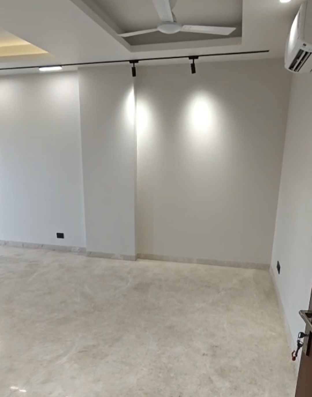 3 BHK + Servant Room Apartment For Rent in Smart World Orchard