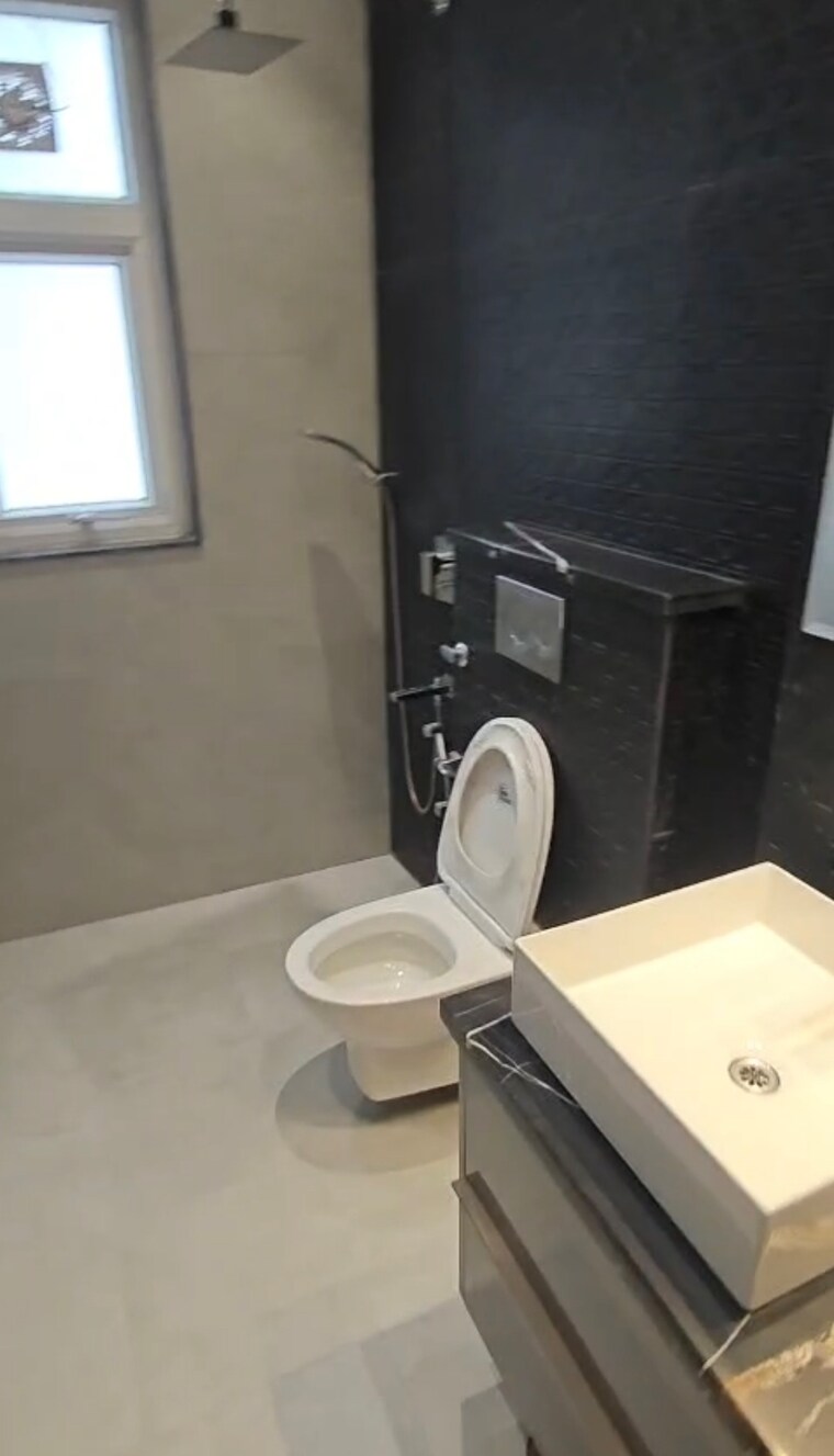 Bathroom, smart-world-orchard 3 Bedroom 1680 Sq.Ft. Apartment In Sector 61 Gurgaon 9700595