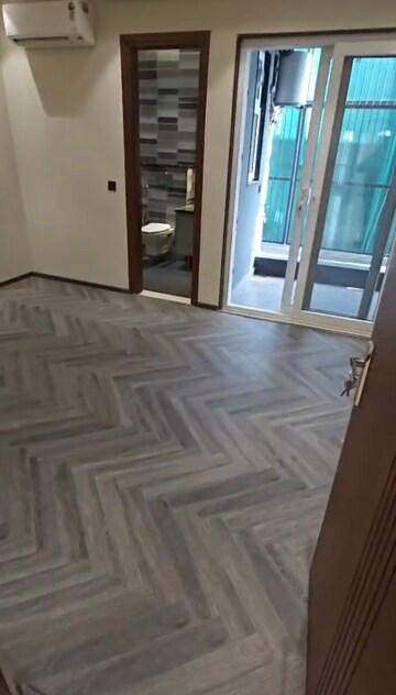 Room in 3 BHK Apartment at Smart World Orchard, Sector 61 – for Rent