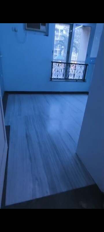 Room in 3 BHK Apartment at Hiranandani Estate Burlington, Ghodbunder Road – for Rent