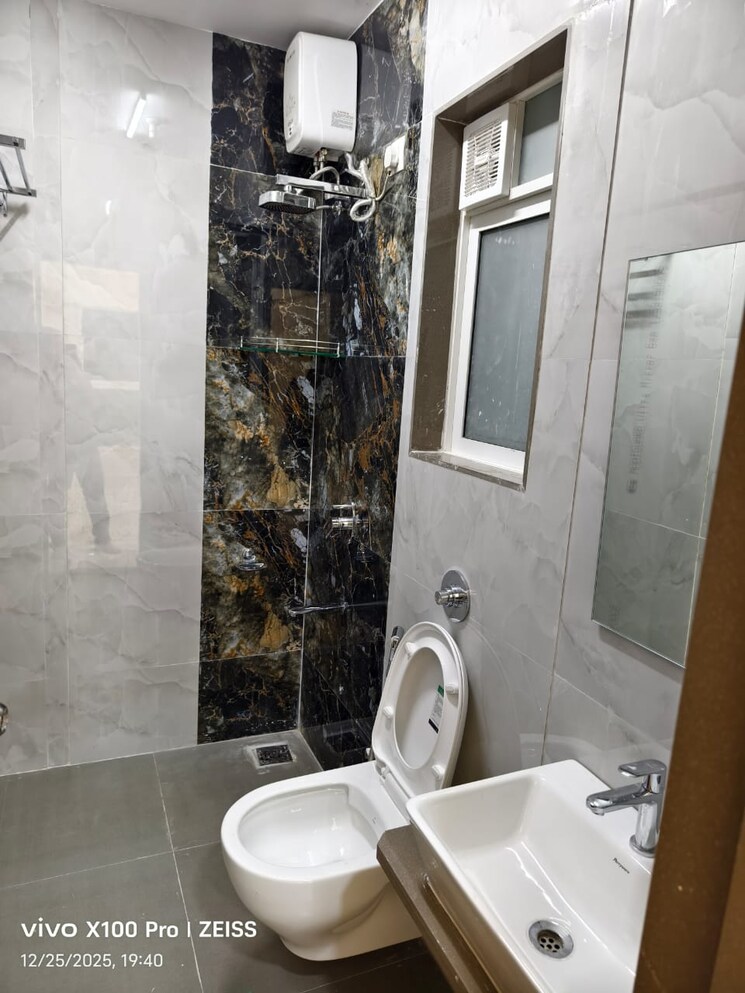 Bathroom, saikrupa-chs-tilak-nagar 3 Bedroom 950 Sq.Ft. Apartment In Tilak Nagar Mumbai 9700593