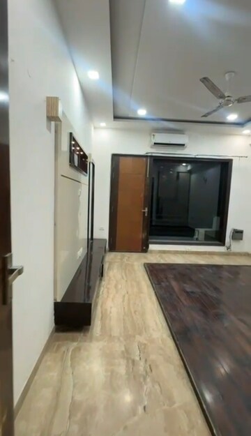 Bedroom in 4 BHK Apartment at Uppal Southend, Sector 49 – for Rent