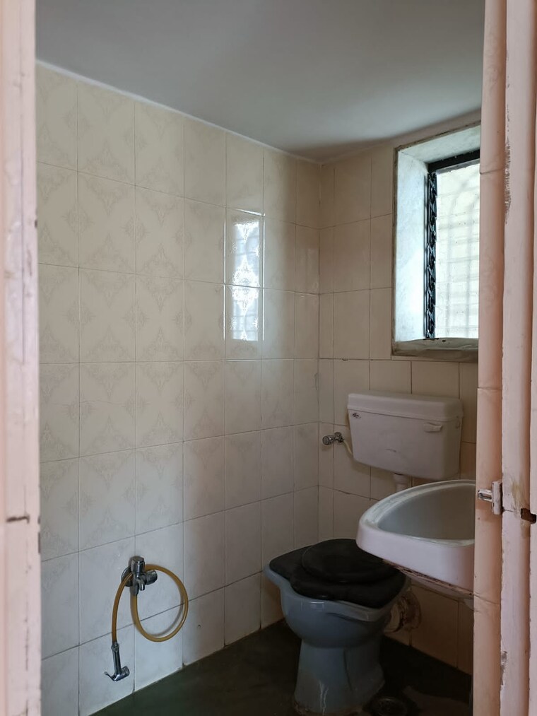Bathroom, kopar khairane sector 2 2 Bedroom 900 Sq.Ft. Apartment In Kopar Khairane Sector 2 Navi Mumbai 9700773