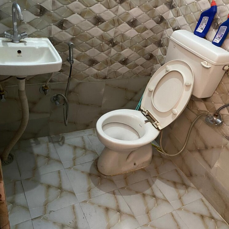 Bathroom, gomti nagar Pg For Boys & Girls In Gomti Nagar 9700915