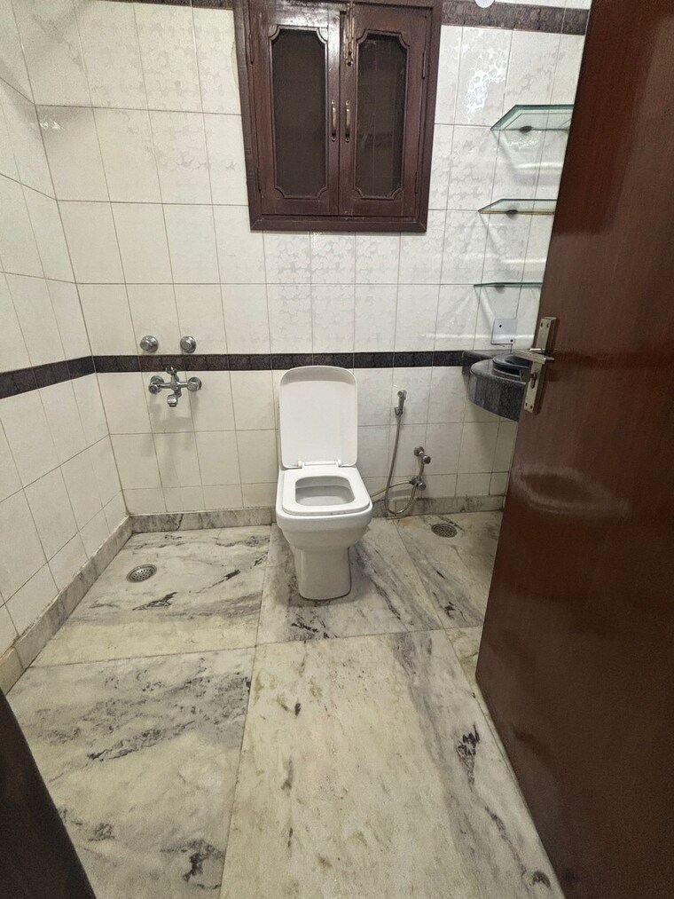 Bathroom, saket 3 Bedroom 1800 Sq.Ft. Builder Floor In Saket Delhi 9700916