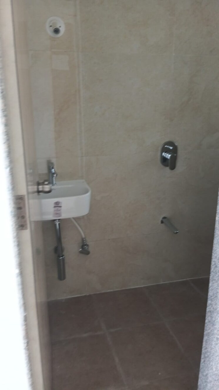 Bathroom, shivalik-bandra-north-gulmohar-avenue 2 Bedroom 644 Sq.Ft. Apartment In Bandra East Mumbai 9700903