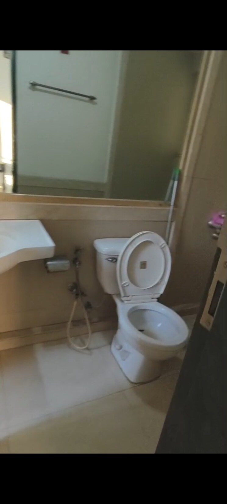 Bathroom, hiranandani-estate-burlington 3 Bedroom 1350 Sq.Ft. Apartment In Ghodbunder Road Thane 9700904