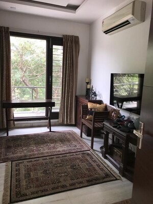 Room in 5 BHK Apartment at Vasant Kunj – for Rent