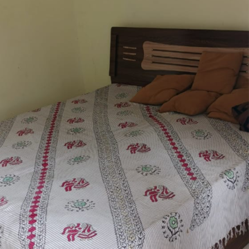 Bedroom in 2 BHK Builder Floor at Sector 65 – for Rent