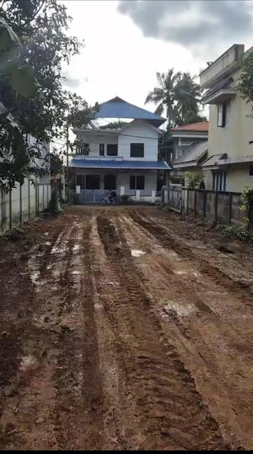  Land For Sale in Marathakkara