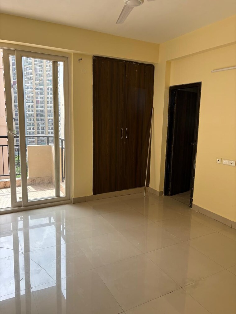 Room, strategic-royal-court 3 Bedroom 990 Sq.Ft. Apartment In Sector 16 Greater Noida Greater Noida 9701122