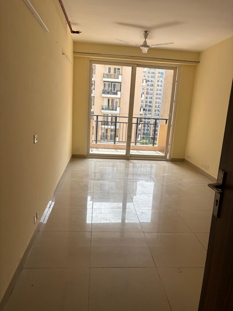Room, strategic-royal-court 3 Bedroom 990 Sq.Ft. Apartment In Sector 16 Greater Noida Greater Noida 9701122