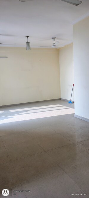 Room in 3 BHK Apartment at Omaxe R2, Gomti Nagar – for Sale