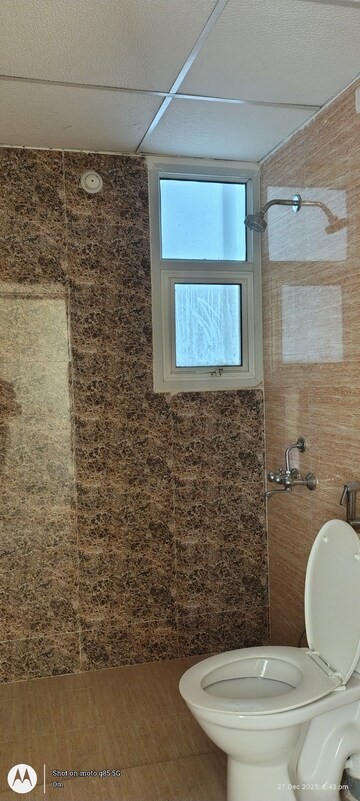 Room in 3 BHK Apartment at Omaxe R2, Gomti Nagar – for Sale