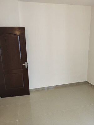 Room in 3 BHK Apartment at Gomti Nagar – for Sale