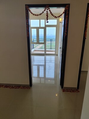 Room in 3 BHK Apartment at Gomti Nagar – for Sale