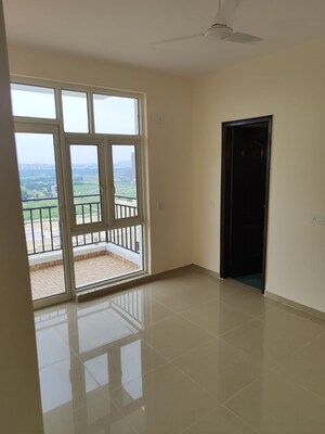 Room in 3 BHK Apartment at Gomti Nagar – for Sale