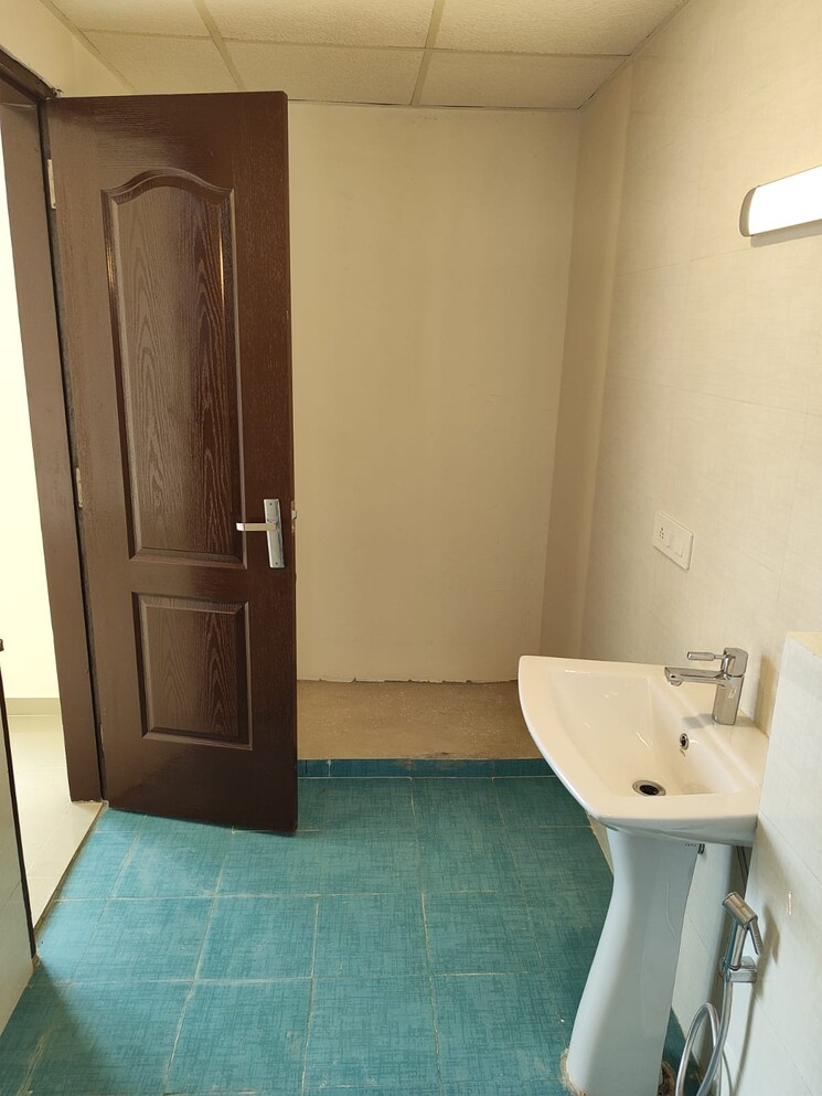 Bathroom, gomti nagar 3 Bedroom 1635 Sq.Ft. Apartment In Gomti Nagar Lucknow 9701712