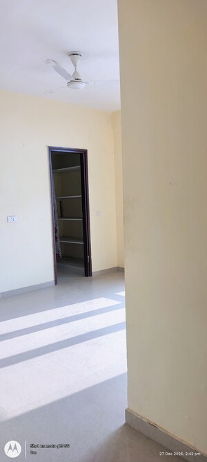 Room in 3 BHK Apartment at Omaxe R2, Gomti Nagar – for Sale