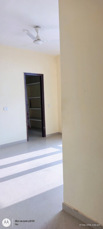 Room in 3 BHK Apartment at Omaxe R2, Gomti Nagar – for Sale