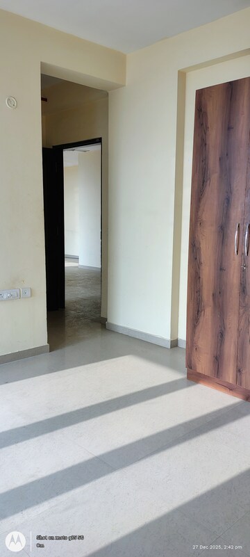 Room in 3 BHK Apartment at Omaxe R2, Gomti Nagar – for Sale