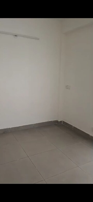 Room in 2.5 BHK Apartment at Panchsheel Greens II, Sector 16 Greater Noida – for Sale