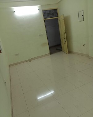 Room in 2 BHK Apartment at Eldeco Eternia, Sitapur Road – for Rent