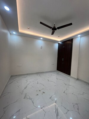 Room in 2 BHK Apartment at Vaishali Sector 4 – for Sale
