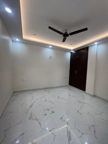 Room in 2 BHK Apartment at Vaishali Sector 4 – for Sale