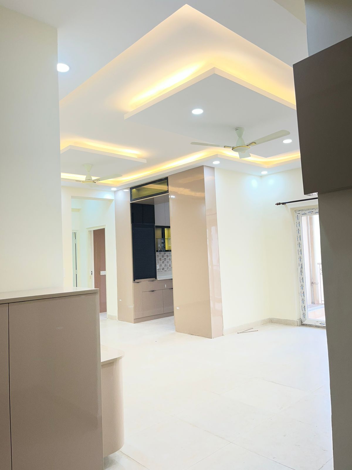 3 BHK + Servant Room Apartment For Rent in Tashee Capital Gateway