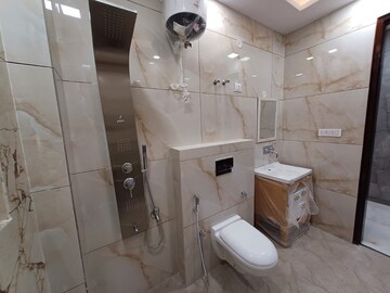 Bathroom in 3 BHK Builder Floor at BP Homes, Sector 85 – for Sale