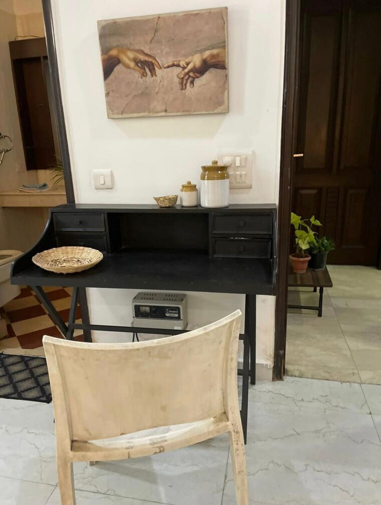 Other, friends colony 3 Bedroom 750 Sq.Ft. Apartment In Friends Colony Delhi 9701336