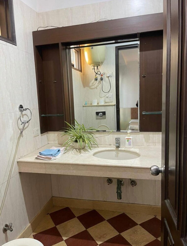 Bathroom, friends colony 3 Bedroom 760 Sq.Ft. Apartment In Friends Colony Delhi 9701338