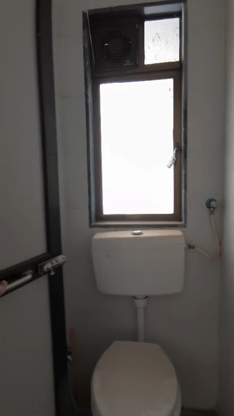 Bathroom, shell-colony 1 Bedroom 360 Sq.Ft. Apartment In Chembur Mumbai 9701415