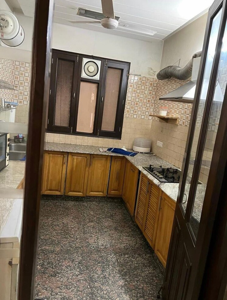 Kitchen, friends colony 3 Bedroom 750 Sq.Ft. Apartment In Friends Colony Delhi 9701336