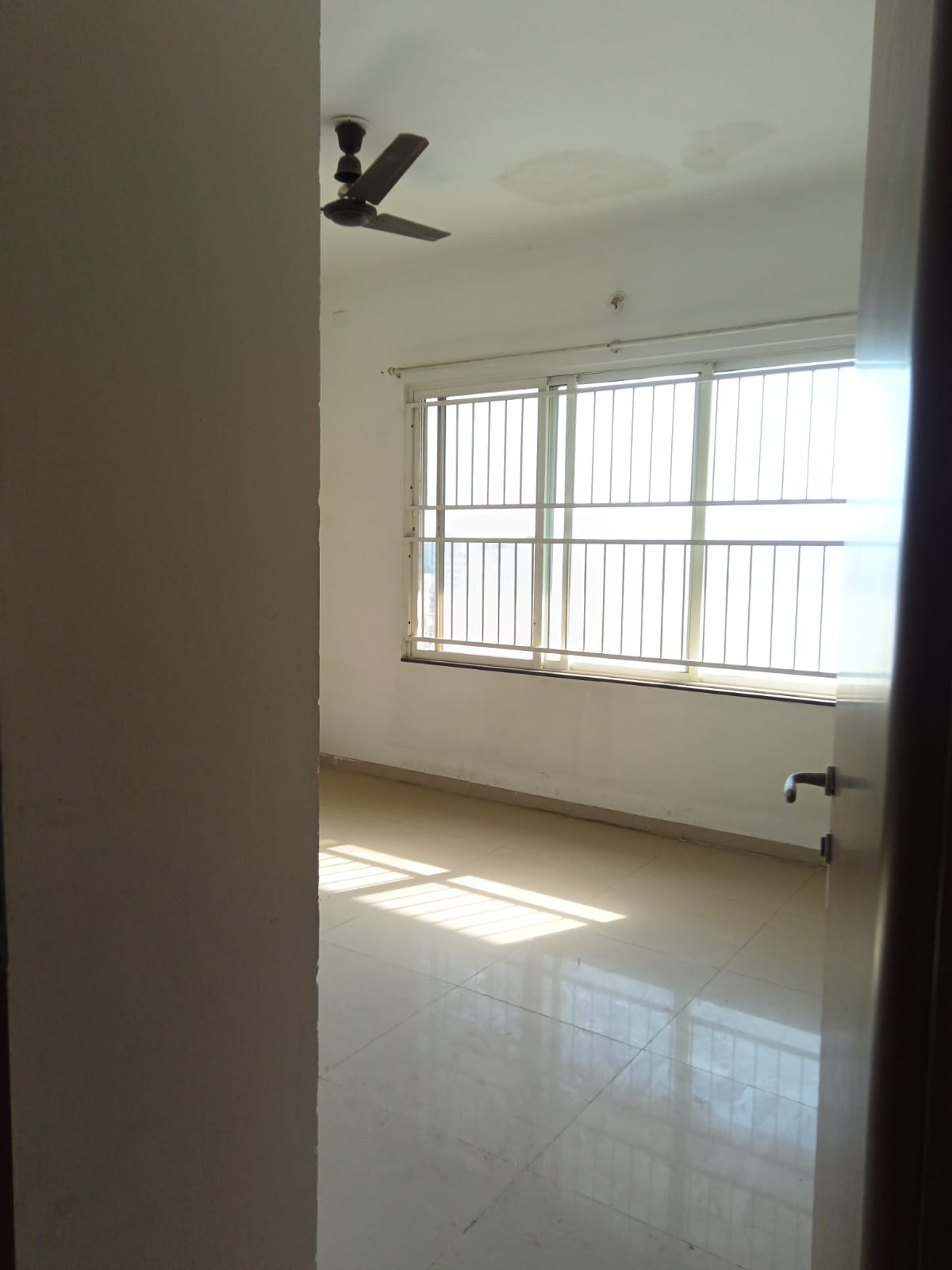 2 BHK + Extra Room Apartment For Rent in Kolte Patil Life Republic